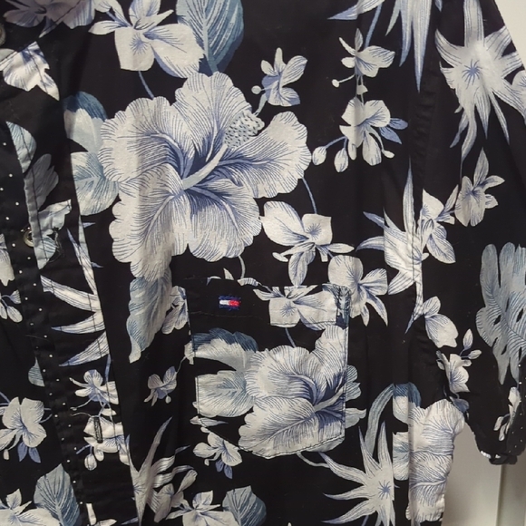 Tommy Hilfiger Black and White Floral Men's Shirt - Picture 3 of 4